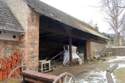 Vyklizená stodola - únor 2012
