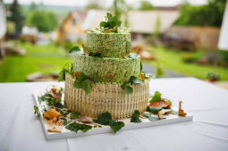 Přírodní svatební dort