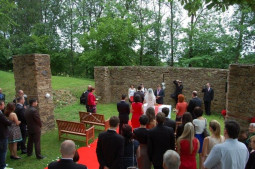 Obřad mezi pilíři (koberec v režii klienta) - svatba červen 2012