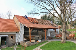 Oprava střechy na stodole (nová krytina)